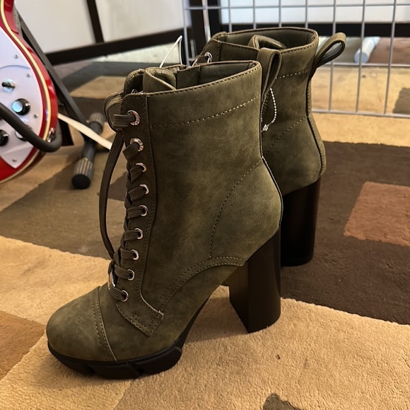 Nine West velvet green high lace up boots sliver logo front quilted new with tag - Picture 7 of 8